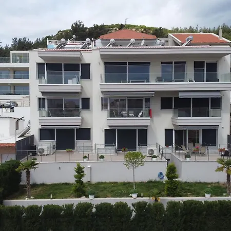 Lili'S & Maxi'S Apartments Néa Péramos Exterior photo